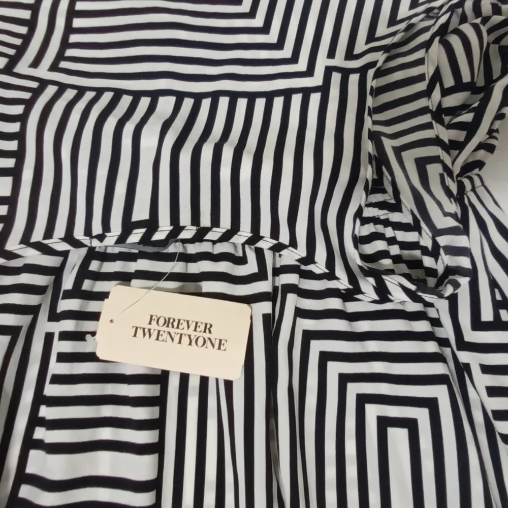 Forever 21 Sleeveless Mini Dress. Size M - Picture 4 of 6